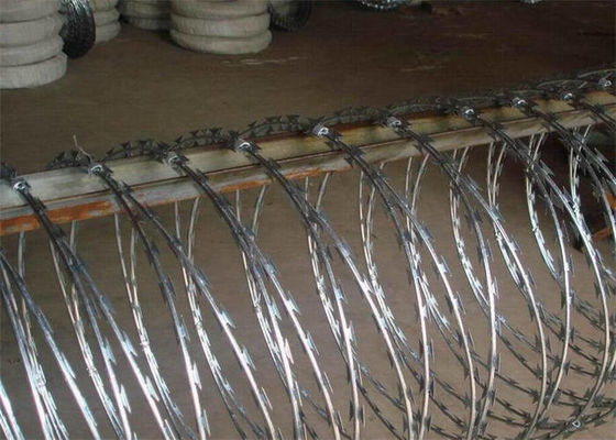 Sıcak daldırılmış galvanizli Concertina dikenli tel bobini BTO30 Dikenli tel bobini